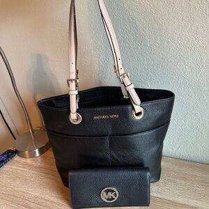 Michael Kors Black shoulder bag with Cream straps with Wallet